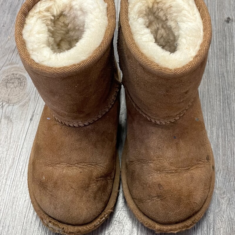 Uggs Short Boots, Chestnut, Size: 8T
Damage on Toes