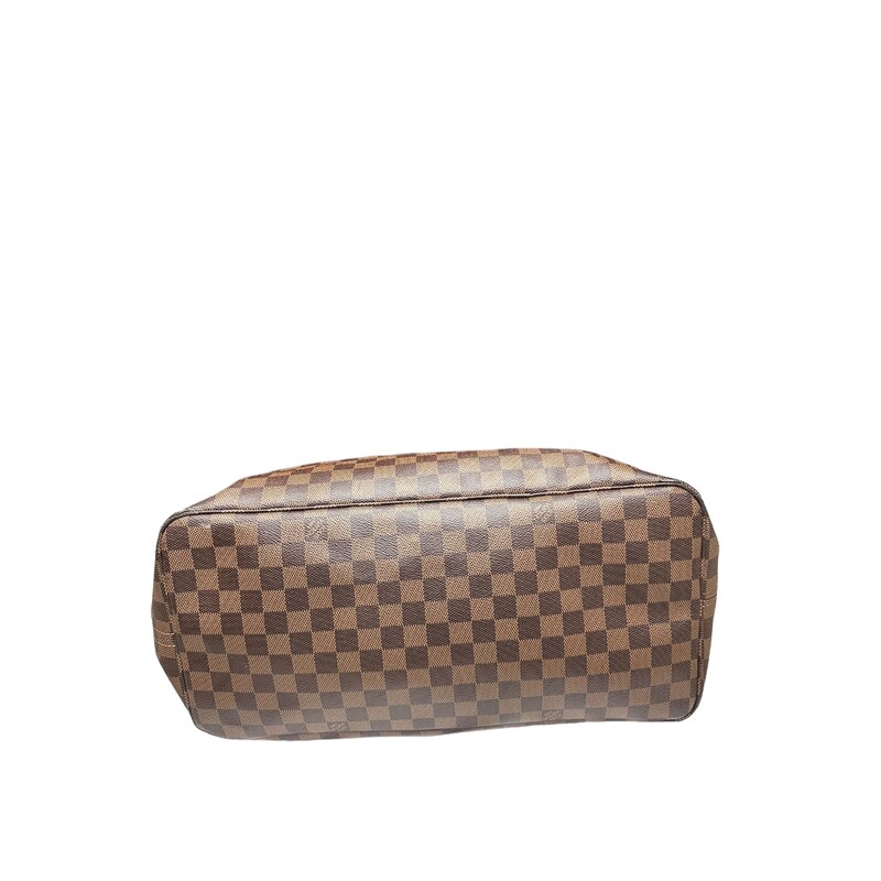 Louis Vuitton Neverfull GM Damier Ebene<br />
<br />
Dimensions:<br />
15.4 x 12.6 x 7.5 inches<br />
(length x Height x Width)<br />
<br />
Date Code:<br />
Chipped Entrupy will be provided