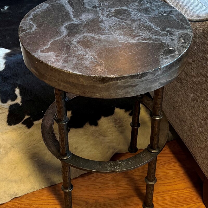 Stone Top Side Table
MtlLegs, Round
18in(Diameter) 25in(H)