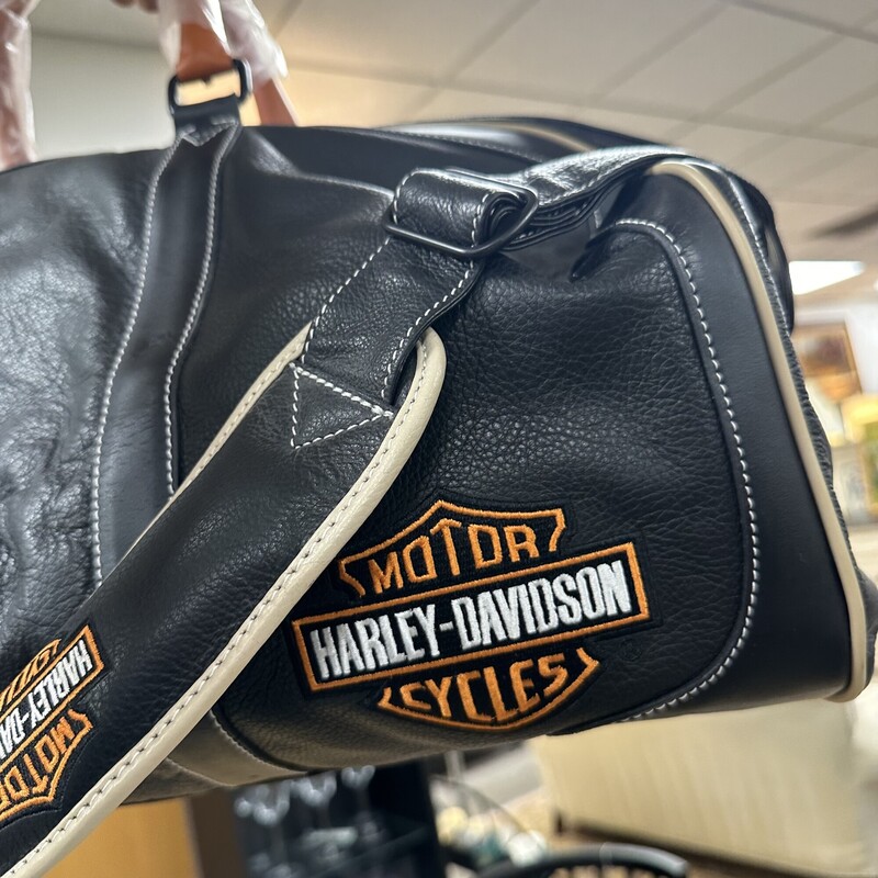 Harley Davidson Leather Duffel Bag, Black with orange. Brand new and never used!<br />
Size: 14x8