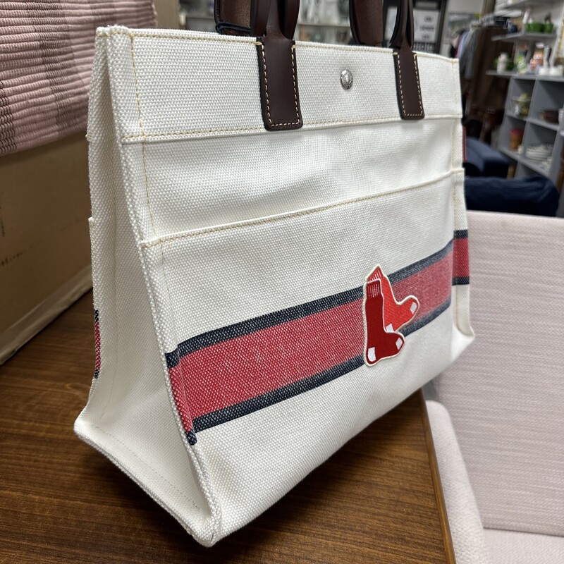 Dooney & Bourke Red Sox Canvas Bag, Cream/Red. Pristine Condition!<br />
Size: 16 X 12