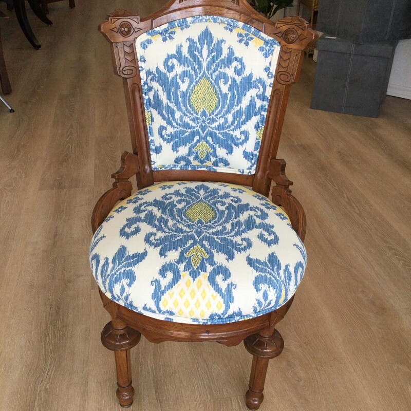 Vintage Chair,
White/Blue/Yellow
Size: 19 X 36 In