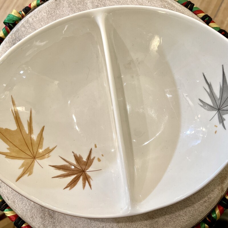 Mid Century Iriquois Divided Dish
Size: 11x9x3