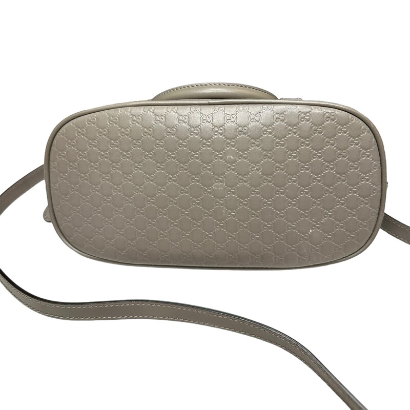 Gucci Grey Microguccissima Leather Mini Dome Bag<br />
<br />
Style Code: 449654 000926<br />
<br />
Dimensions:<br />
Length: 24 cm,Width: 12 cm,Height: 18 cm<br />
Handle Drop: 10 cm<br />
Shoulder Strap: 45 cm Adjustable