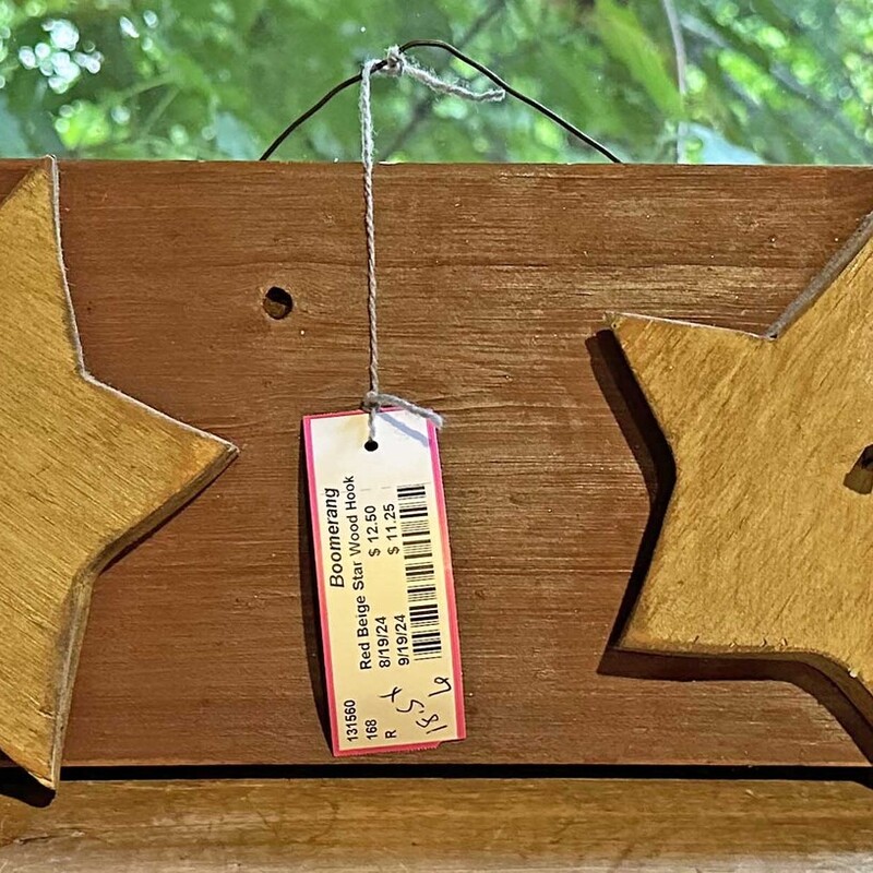 Red Beige Star Wood Hooks
18.5 In x 6 In.