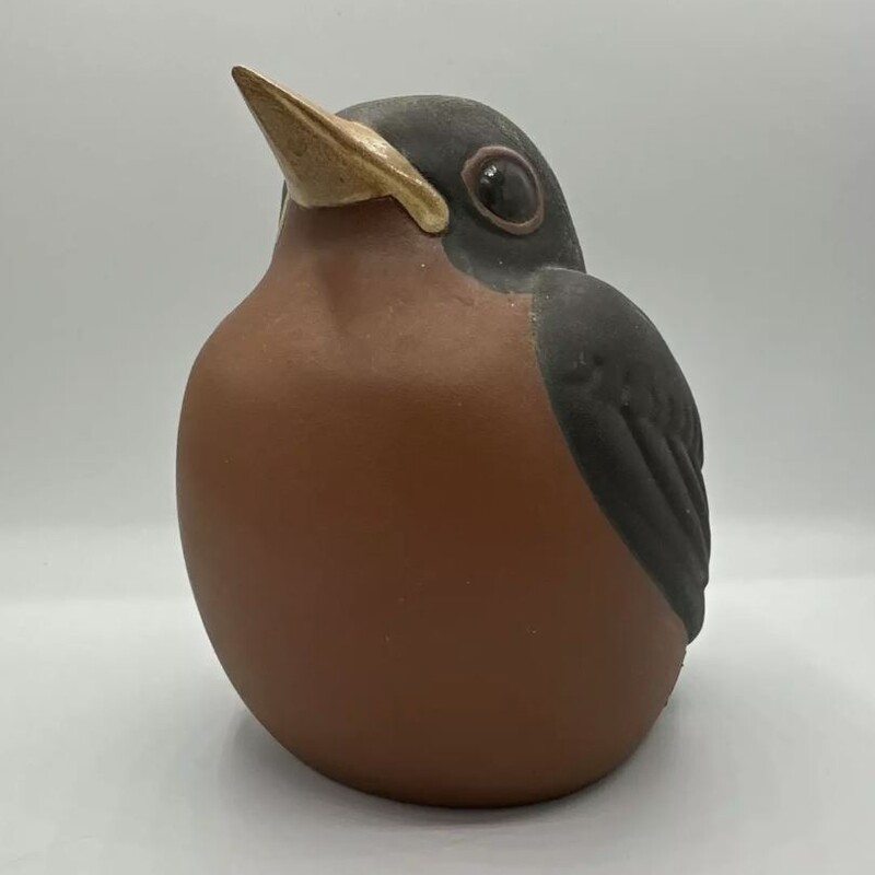 Chester Nicodemis Ferro Stone Robin Figurine
Tan Brown Yellow Size: 4 x 4.5H