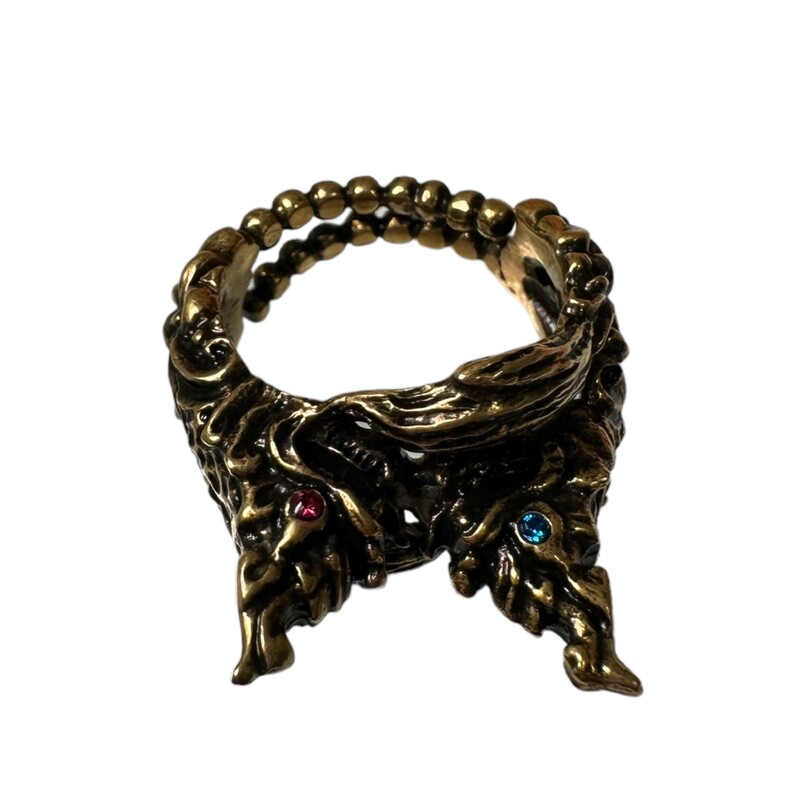 Gucci Sea Dragon Stone Ring
Size 10
Aged Brass Metal