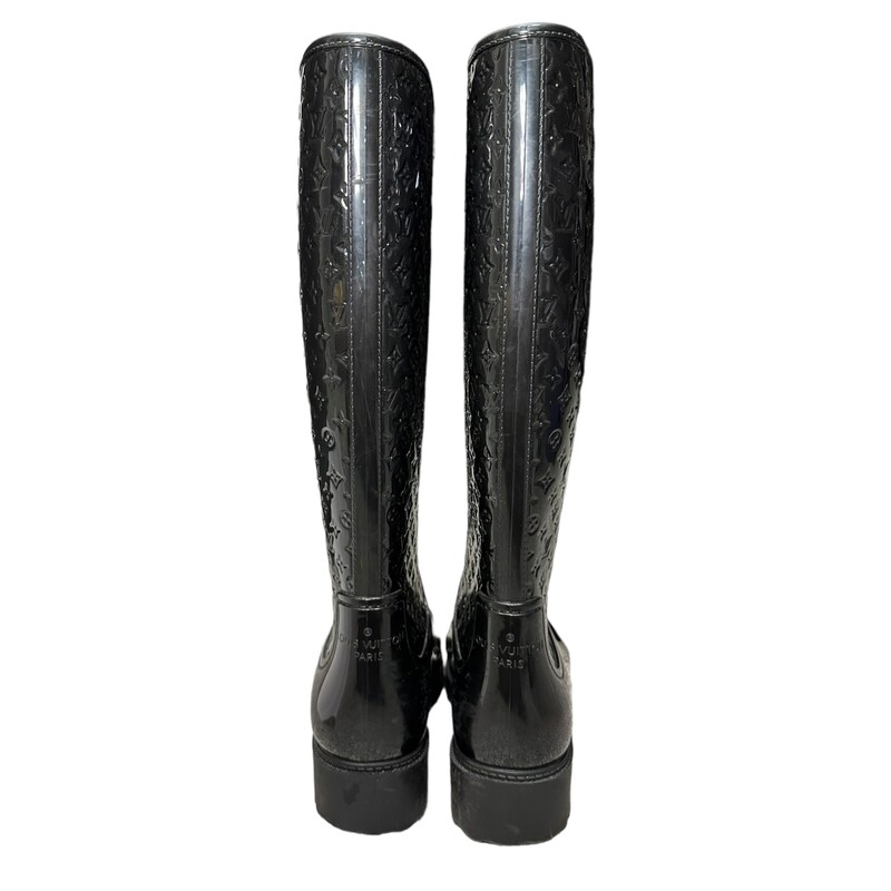 Louis Vuitton Wellington Rain Boots<br />
Size 36<br />
Some Scufffs throughout the boots