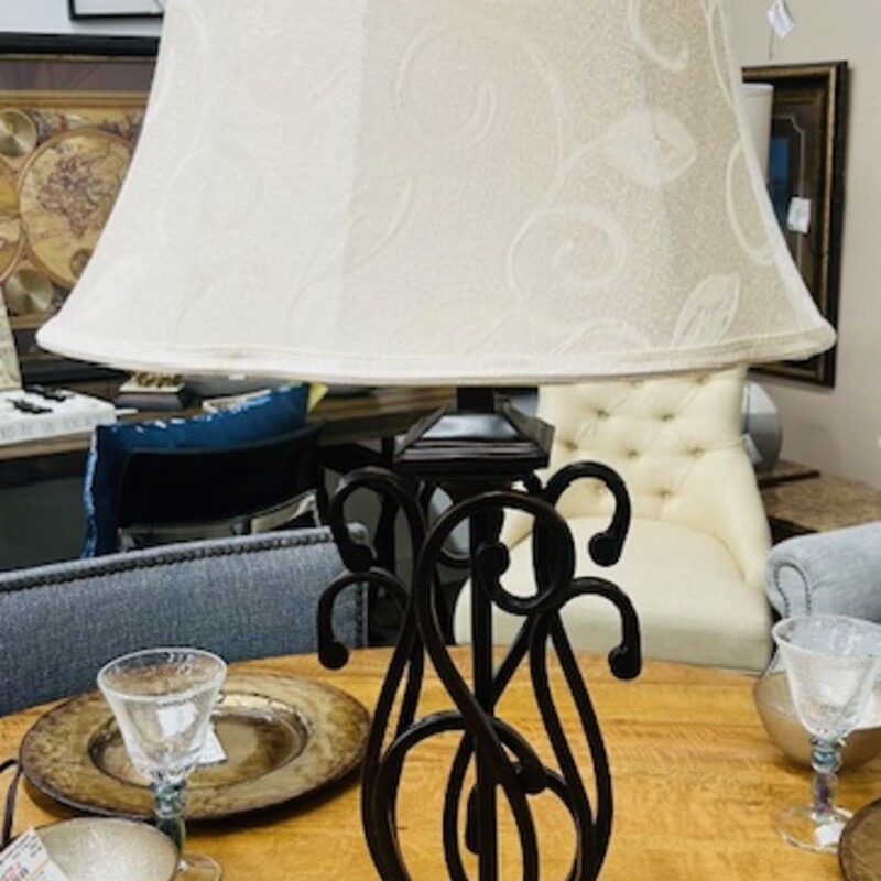 Metal Scroll Lamp With Leaf Shade
Tan Brown Size: 17 x 32H