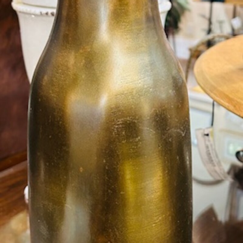 Arhaus Taddeo Jug Vase
Brass Bronze Size: 7 x 16.5H
Retails: $139
Matching vase sold separately