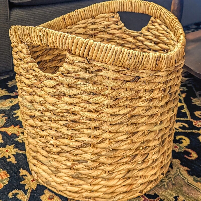 Large Woven Basket With Handles
Natural
Size: 16 x 15.5 x 16H