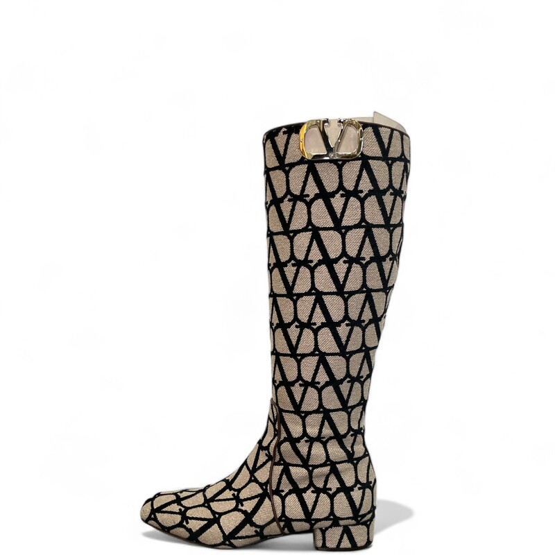 Valentino Garavani Toile Iconographe Vlogo Knee High Boots
Womens Size 39
Cut-out leg decorated with VLogo Type accessory in platinum finish
Side zipper closure
Heel height: 30 mm / 1.2''
Boot shaft height: 39 cm / 15.4''
Made in Italy

Comes with the original box