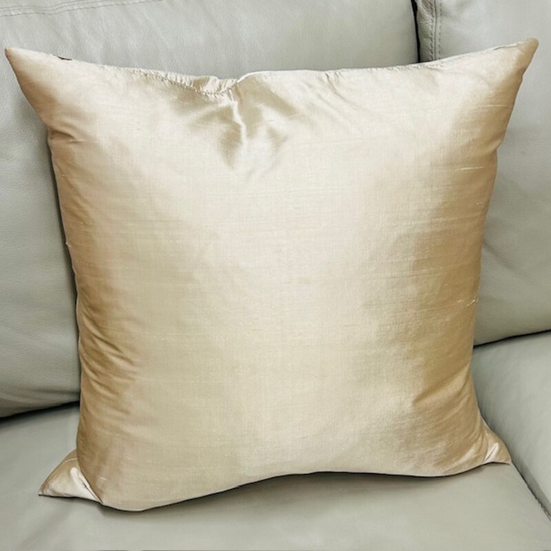 Silk Down Square Throw Pillow
Taupe
Size: 17.5 x 17.5H