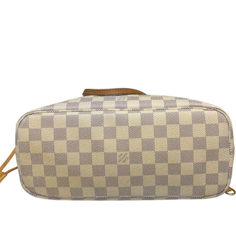 Louis Vuitton Neverfull, Azur, Size: PM

Dimensions:
11.4 x 8.3 x 4.7 inches
(length x Height x Width)

Date Code: SD4133

Note: Major staining inside and on the leather.