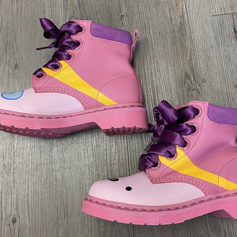 Dr Martens Adventure Time, Multi,
Size: 7Y Women Size
Excellent Condition