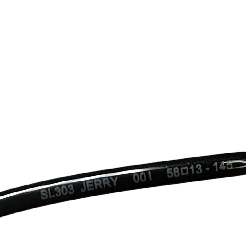 Saint Laurent Jerry SL303<br />
<br />
Light scratching on lens<br />
<br />
Comes with Case