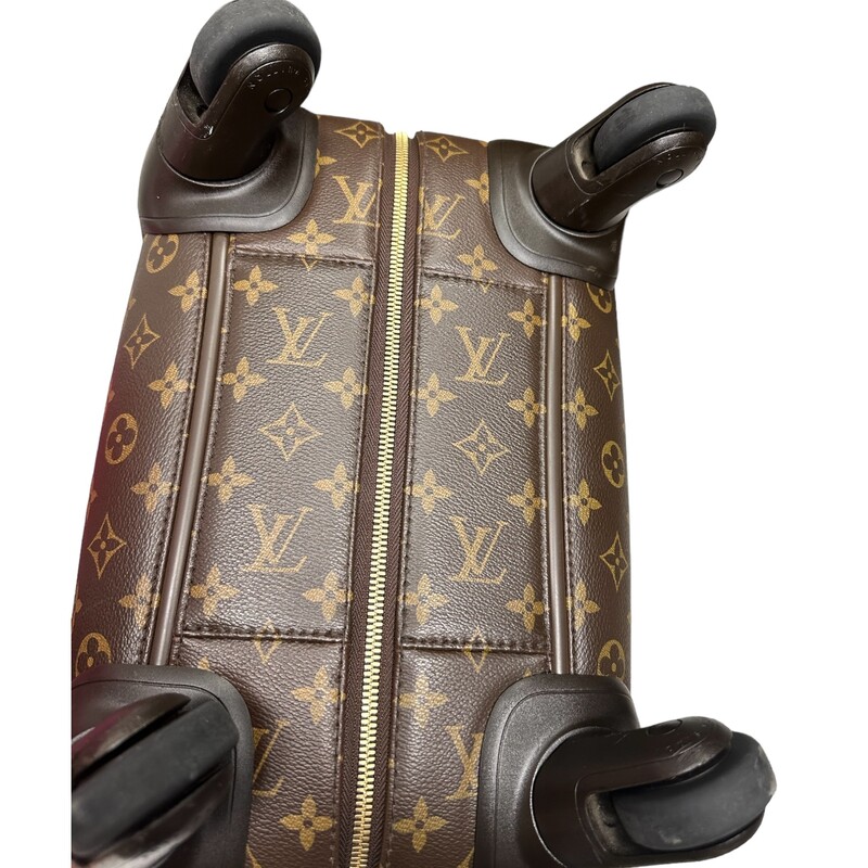 Louis Vuitton Zephyr 55 Monogram<br />
<br />
Dimensions:<br />
Length: 37 cm,Width: 23 cm,Height: 55 cm<br />
Handle Drop: 2 cm<br />
<br />
Date Code:<br />
DR0164<br />
<br />
Marks on the wheels from use. A few light marks on the canvas.