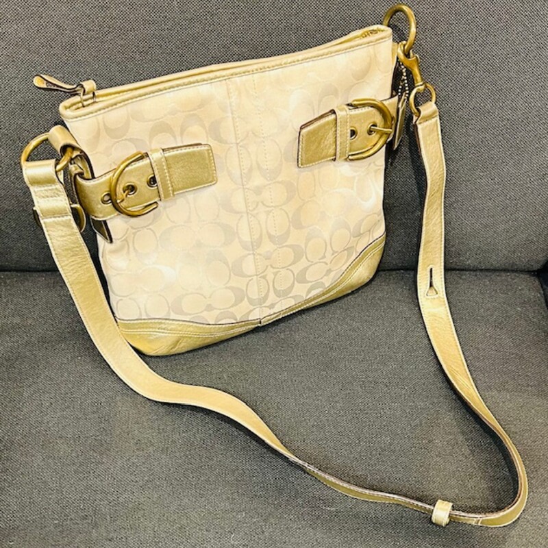 Coach Jacquard Fabric
Cream Gold
Size: 11 x10.5  H