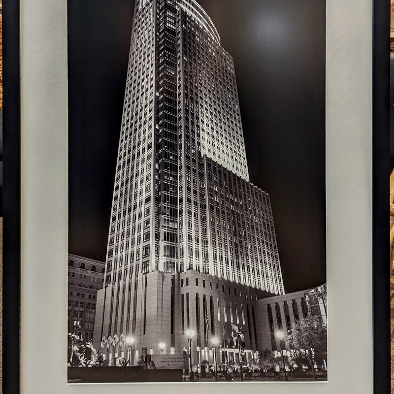 First National Bank Tower
Black White Photography in Black Frame
Size: 28x42H
Designed by Leo Daly in Omaha Nebraska
Tallest Building in the State