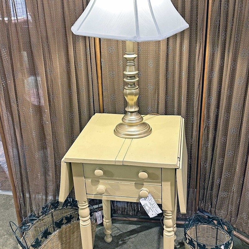 Yellow Side Table
17 In Wide x 18 In Deep x 29 In Tall.
Faux drawers and only one side of dropleaf has support.