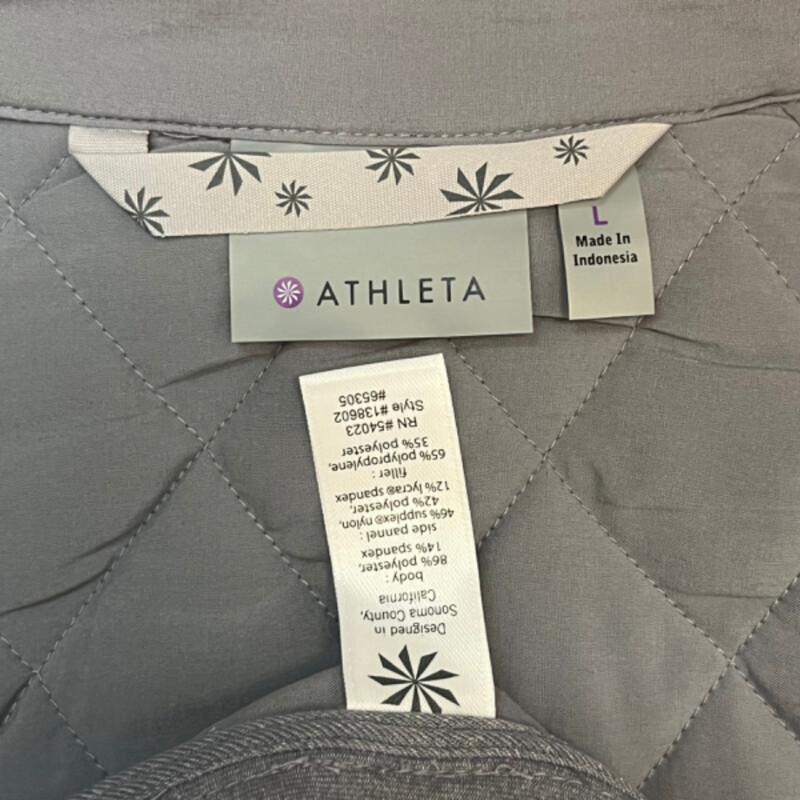 Athleta Quilted Upside Zip Jacket
Zippered Pockets
Inside Pockets As Well
Cobblestone Gray
Size: Large