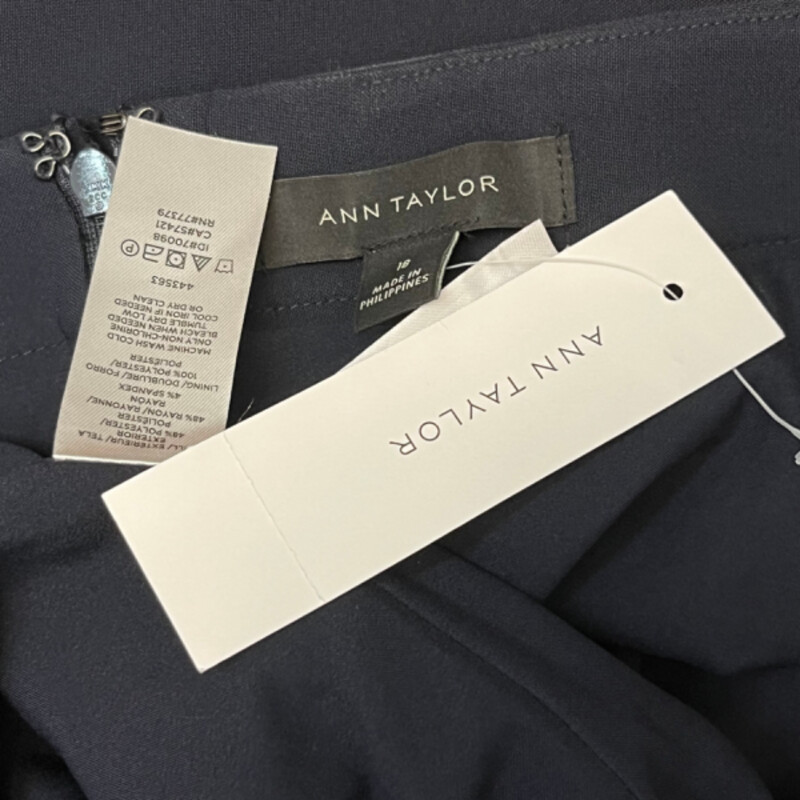 NEW Ann Taylor Skirt<br />
Navy<br />
Size: 18<br />
Retails for $89.00