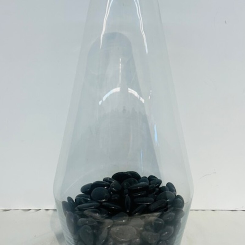 Oblong Glass Vase With Stones
Clear Black Size: 7 x 14H