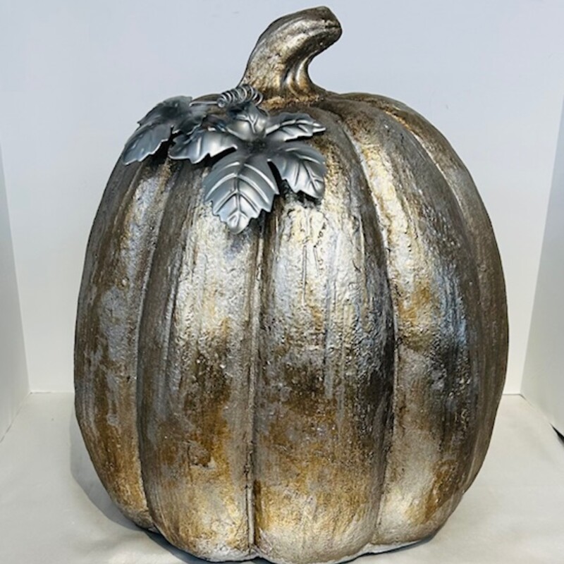 Ceramic Painted Large Pumpkin with Metal Leaves
Silver Gold Size: 12 x 15H