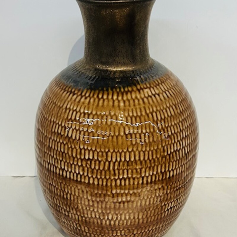 Three Hands Corp Textured Vase
Brown
Size: 10x14H