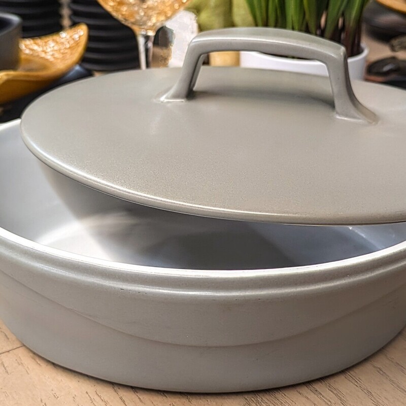 Kitchen Essentials Oval Casserole with Lid
Gray White
Size: 13 x 9 x 6H