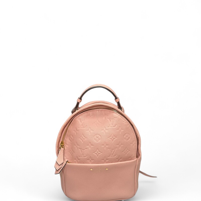 Louis Vuitton Backpack
From the 2017 Collection
Pink Empreinte Leather
LV Monogram
Brass Hardware
Flat Handle & Dual Shoulder Straps
Single Exterior Pocket
Jacquard Lining & Dual Interior Pockets
Zip Closure at Top
Shoulder Strap Length: 11.25
Handle Drop: 2
Height: 9.75
Width: 9.5
Depth: 4.75
Date Code:CA1137
*Wear by Zipper