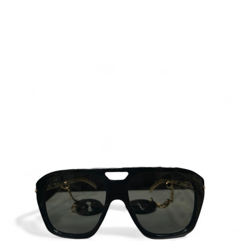 GUCCI Acetate Detachable Charm Sunglasses in Black. These stylish sunglasses have black rounded frames with dark lenses and chain-link arms with two removable resin GG logo charms.
Some Straches on the lenses and frames