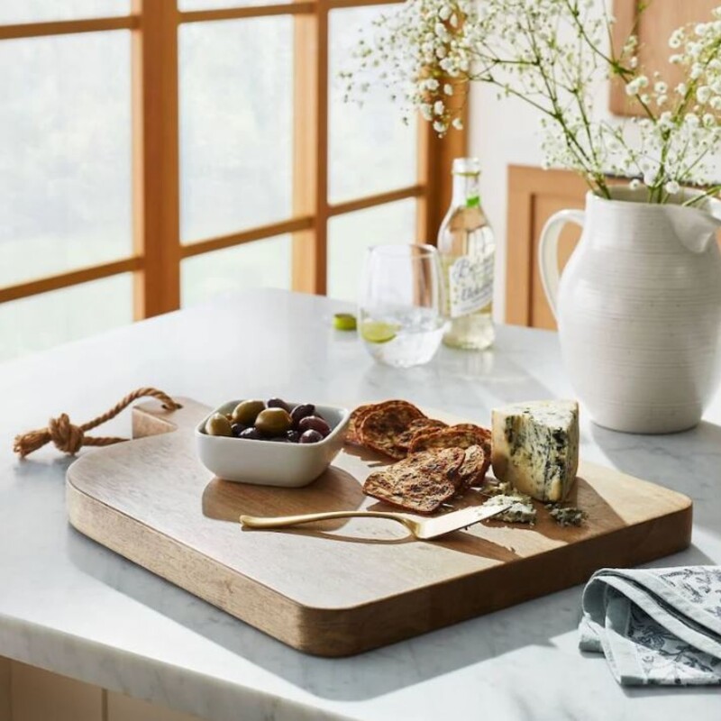 Studio McGee Cutting Board
Brown Size: 14 x 18H
Retails: $39.95