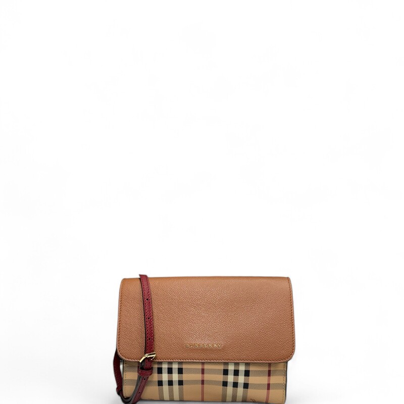 Burberry Loxley Crossbody
PVC Haymarket Check with leather flap and strap
Dimensions:
Length: 8.5in
Height: 6.5in
Width: 2in