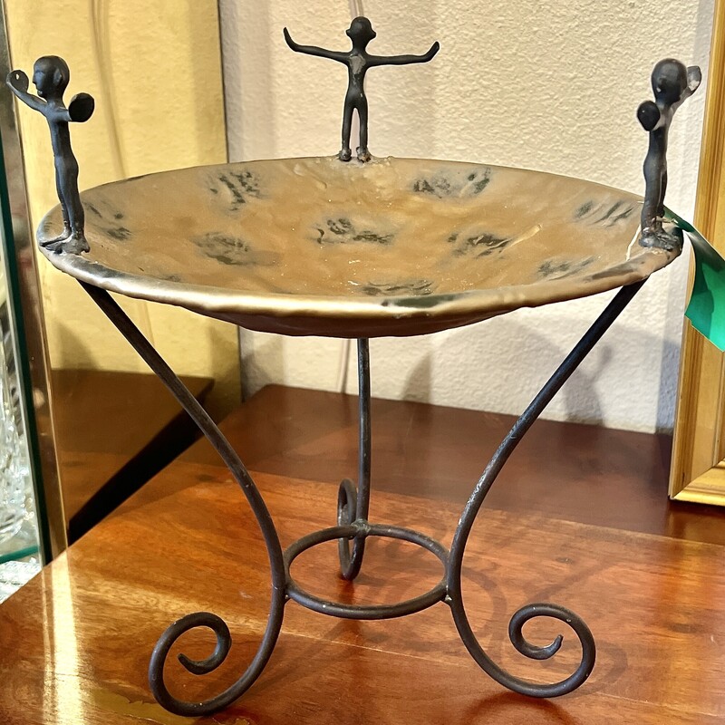 Bowl On Stand 3-figurines, Metal, Size: 11x12