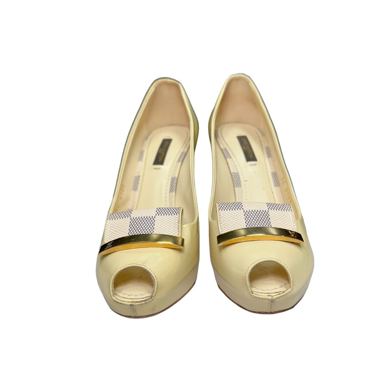 Louis Vuitton Patent<br />
 Cream<br />
Size: 37<br />
Wear shown in photos