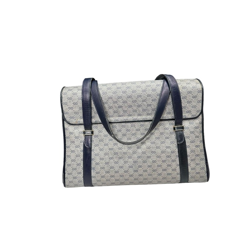 Gucci Micro GG Handle, Blue, Size: OS

Vintage bags sometimes have a smell.

Wear to hardwear, exterior and interior scratching.