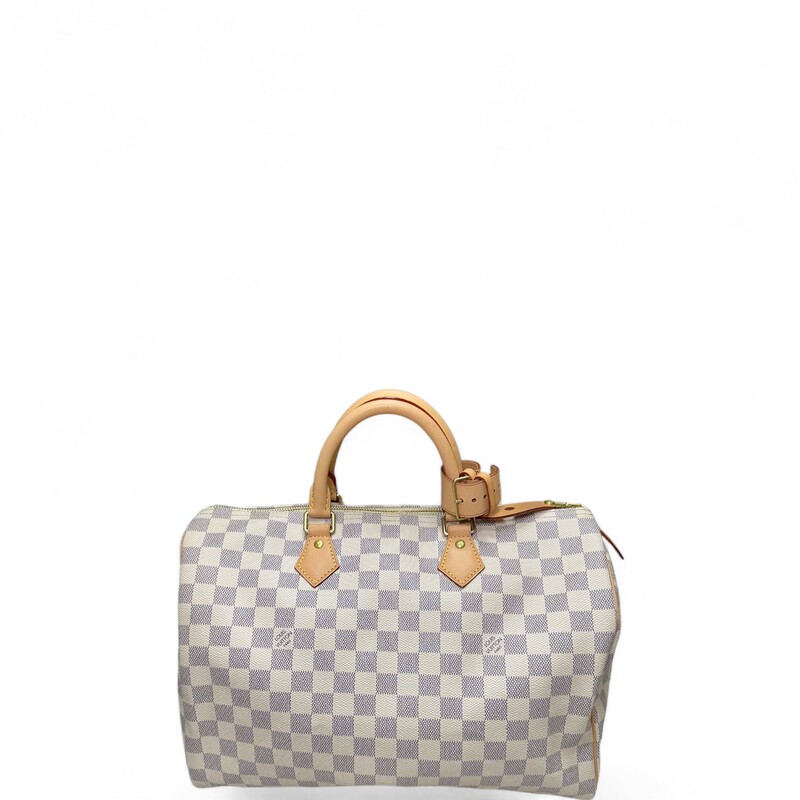 Louis Vuitton Speedy Azur

Size: 35

Date Code: Chipped Entrupy provided

Dimensions:
13.8 x 9.1 x 7.1 inches
(Length x Height x Width)

Note: Ligth wear to the corners.
Lock included but no key.