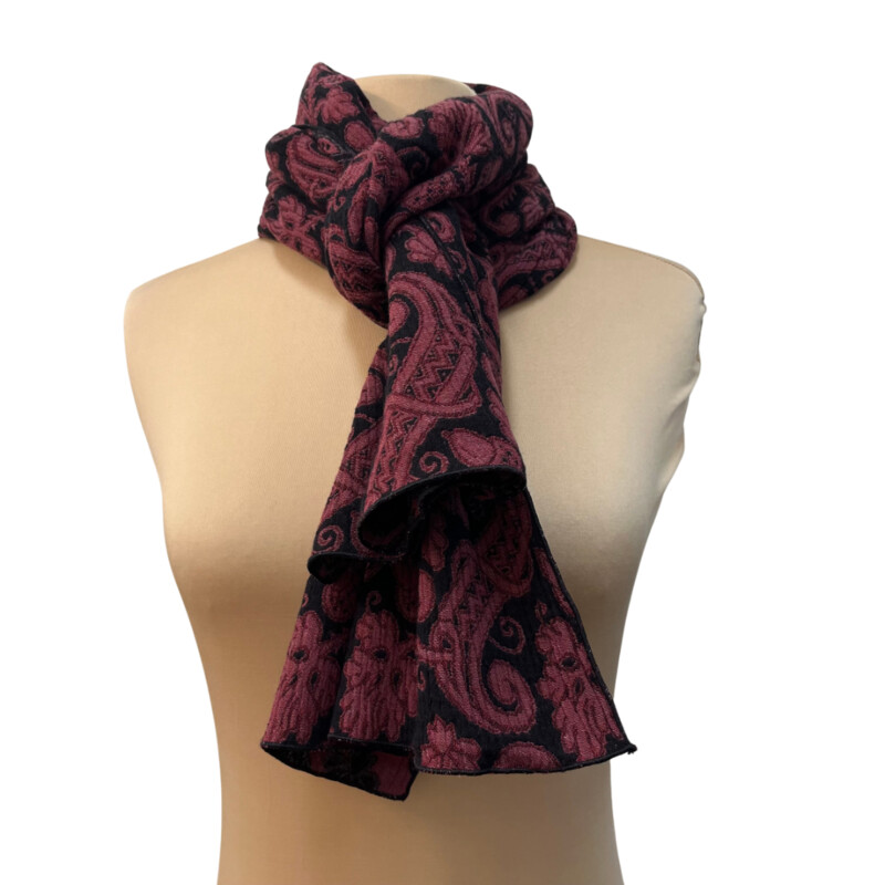 Nuno Orion Scarf<br />
Beautiful Acorn Pattern<br />
So Great for Fall<br />
Burgandy and Black