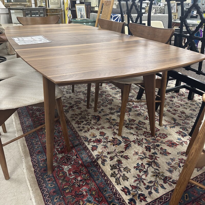 Room & Board `Venture` Dining Room Table. Retails for $2,299!<br />
Size: 60L x 38W (+ 2 18in leaves)