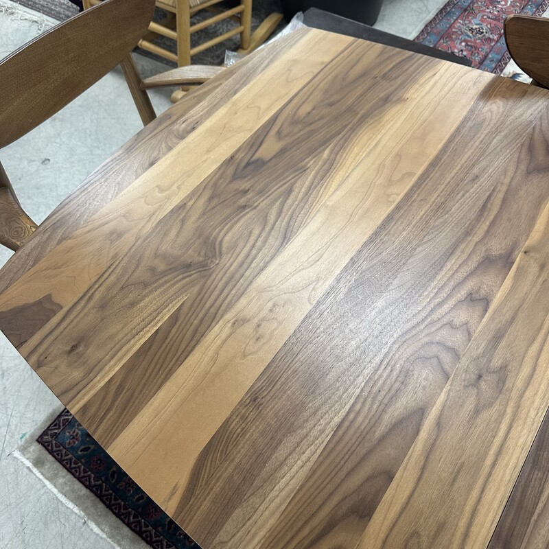 Room & Board `Venture` Dining Room Table. Retails for $2,299!<br />
Size: 60L x 38W (+ 2 18in leaves)