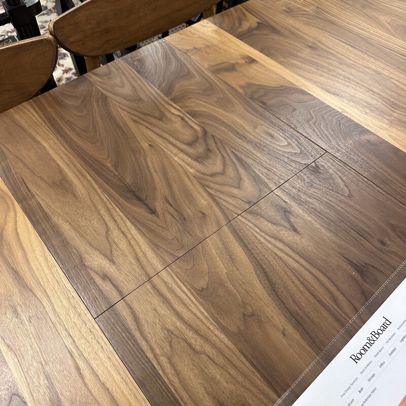 Room & Board `Venture` Dining Room Table. Retails for $2,299!<br />
Size: 60L x 38W (+ 2 18in leaves)