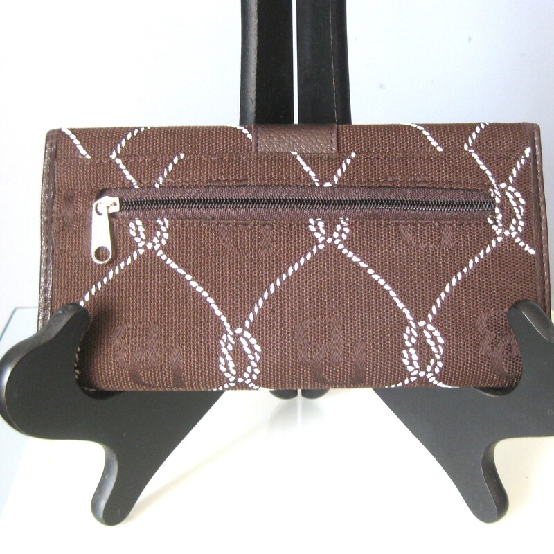 Dooney & Bourke Wallet, Brown, Size: None<br />
Dooney & Bourke tri fold wallet in brown canvas logo jacquard with white white rope style pattern.<br />
snaps closed<br />
removeable checkbook holder<br />
slips pockets, id slot, 5 card slots.<br />
<br />
thanks for looking!<br />
#78158