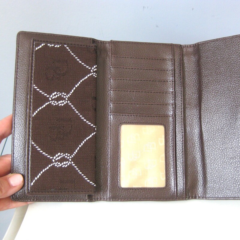 Dooney & Bourke Wallet, Brown, Size: None<br />
Dooney & Bourke tri fold wallet in brown canvas logo jacquard with white white rope style pattern.<br />
snaps closed<br />
removeable checkbook holder<br />
slips pockets, id slot, 5 card slots.<br />
<br />
thanks for looking!<br />
#78158