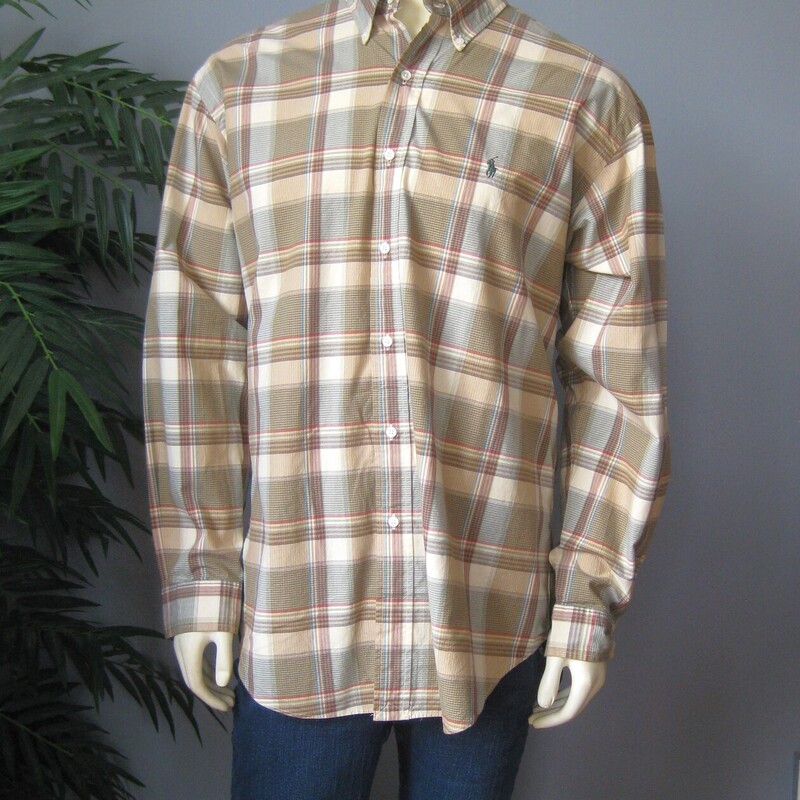 Nice mens long sleeved shirt by
Ralph Lauren
100% Cotton, lightweight poplin woven
soft green, tan and cream plaid
curved hem makes it easy to tuck in
made in Mauritius
Size Large
flat measurements:
shoulder to shoulder: 22.5
armpit to armpit: 26.5
underarm sleeve seam length: 22
Length: 33

excellent condition, no flaws
thanks for looking!
#76066