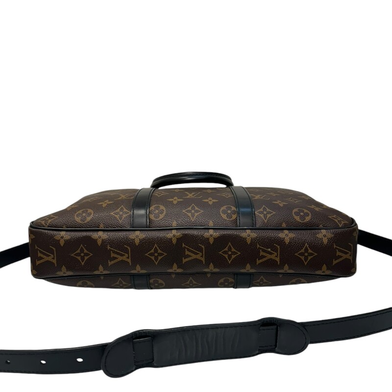 Louis Vuitton Porte<br />
<br />
Dimensions:<br />
14W x 11.25H x 2.25D<br />
4 handle drop<br />
18-22 strap drop<br />
<br />
Date Code:<br />
GI0167