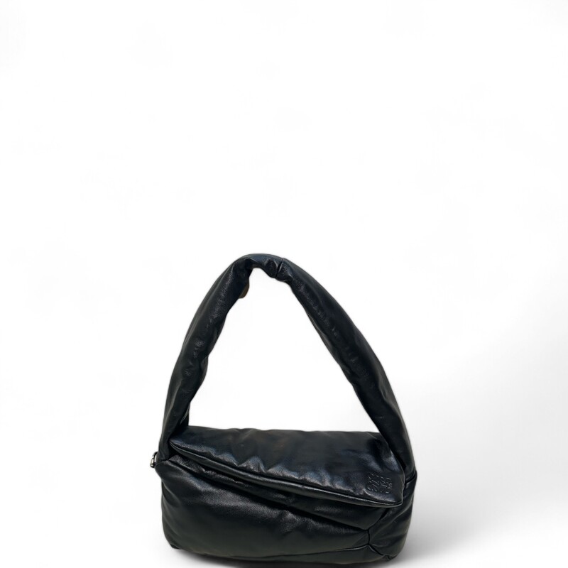 Loewe Puffer Puzzle Hobo Black

This is an authentic Loewe Shiny Nappa Puffer Puzzle Hobo in Black. This stunning bag is crafted of lambskin leather in black. The bag features a looping leather shoulder strap, a rear zipper pocket, and polished silver hardware. The top zipper opens to a black fabric interior.

Dimensions:
Length: 11.00 in
Height: 5.00 in
Width: 4.00 in
Drop: 8.50 in