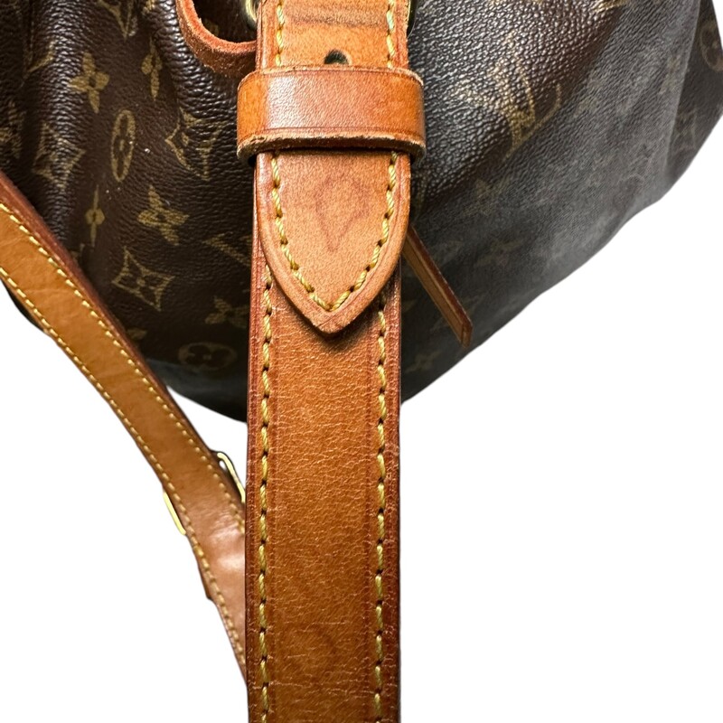 Louis Vuitton Petit Noe PM Monogram<br />
<br />
Date Code: A2 872<br />
<br />
Dimensions:<br />
Base length: 9.5 in<br />
Height: 10.5 in<br />
Width: 7 in<br />
Drop: 8.5 in<br />
<br />
Note: Stains and wera to bottom leather. Leather throughout the bag.