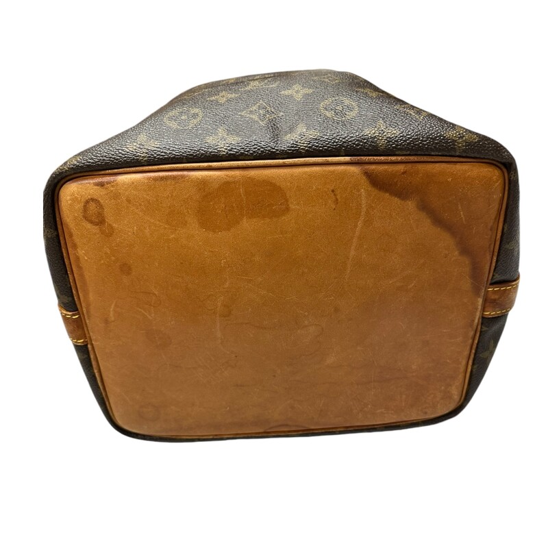 Louis Vuitton Petit Noe PM Monogram<br />
<br />
Date Code: A2 872<br />
<br />
Dimensions:<br />
Base length: 9.5 in<br />
Height: 10.5 in<br />
Width: 7 in<br />
Drop: 8.5 in<br />
<br />
Note: Stains and wera to bottom leather. Leather throughout the bag.