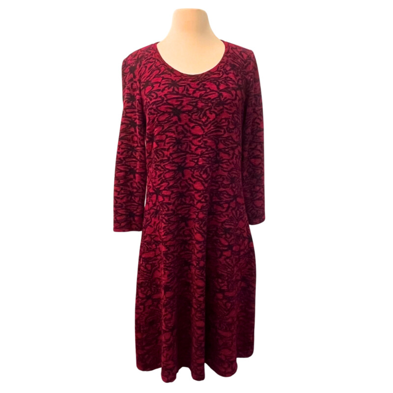 Cut Loose Textured Dress<br />
Abstract Floral Pattern<br />
Button Back Detail<br />
Super Soft Fabric<br />
Red and Black<br />
Size: Small